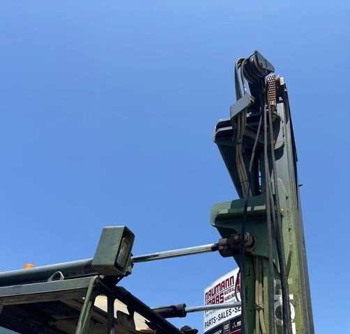 2001 TAYLOR THD 250M 2 STAGE 25,000LB PNEUAMTIC DIESEL FORKLIFT - Image 4 of 4