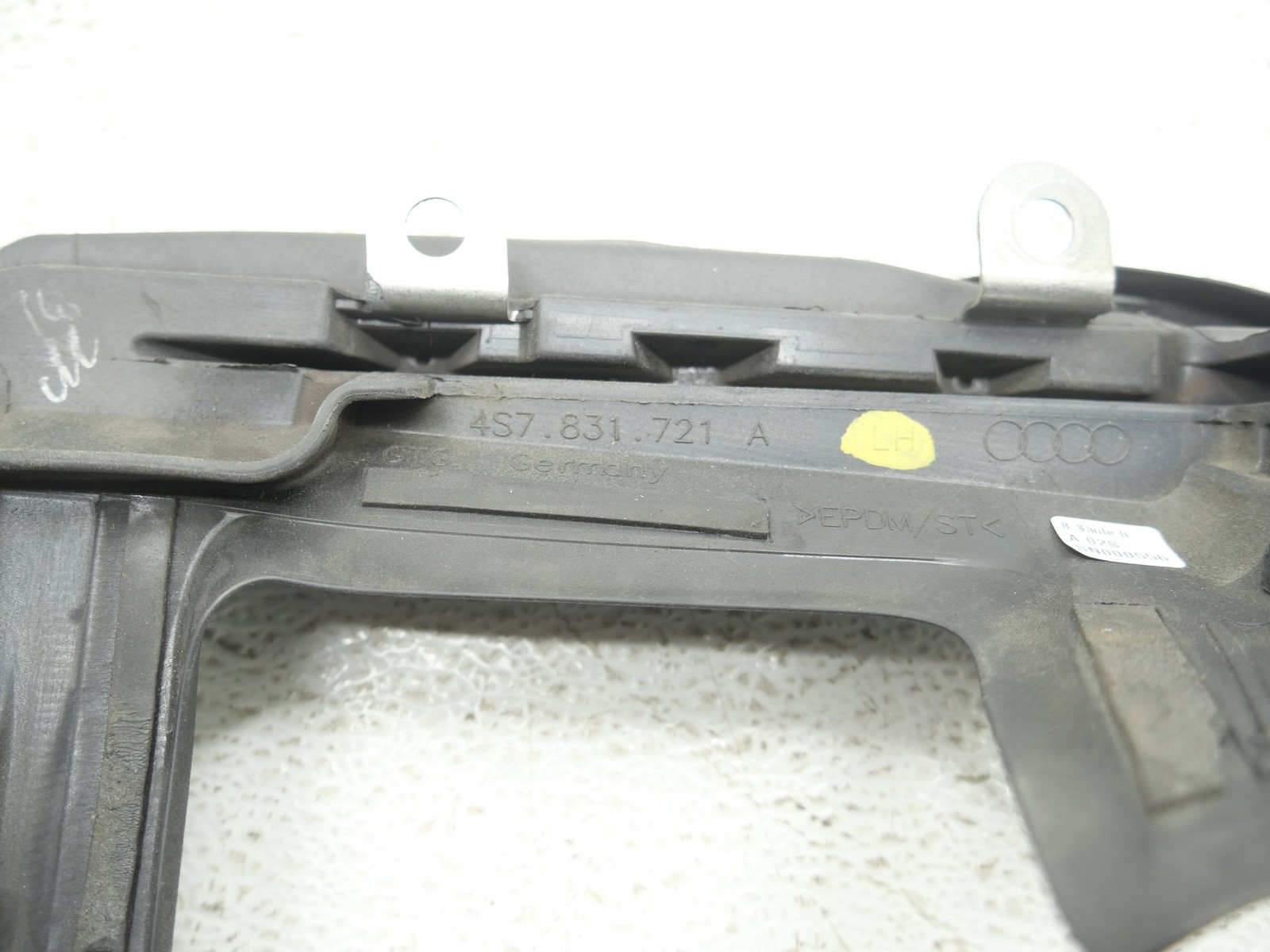 Audi R8 Spyder 2017-2023 Front Left Outer window scraper seal P/N 4S7831721A
