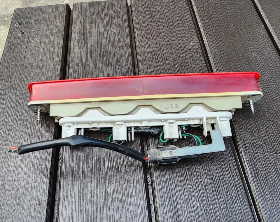 1995-1997 Isuzu Rodeo OEM Third/3rd Brake Light w/Plug In Harness Used - Image 3 of 4