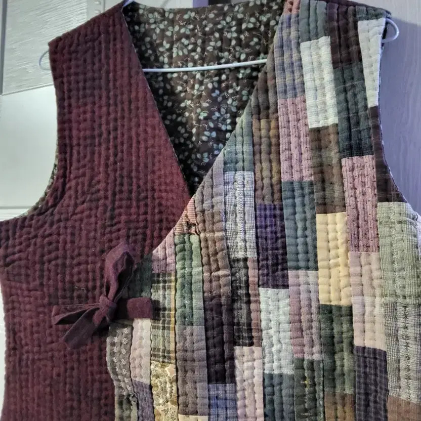 Patchwork Quilted Vest - Unique Design, Warm & St… - image 2
