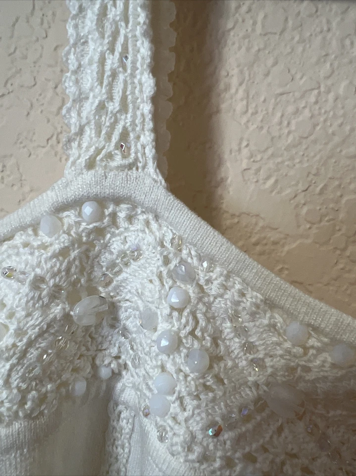 NUEVO CON ETIQUETAS Cynthia Cynthia Steffe Suéter Camiseta sin mangas L Crema Encaje Crochet Cuentas Defecto Foto 2 de 4