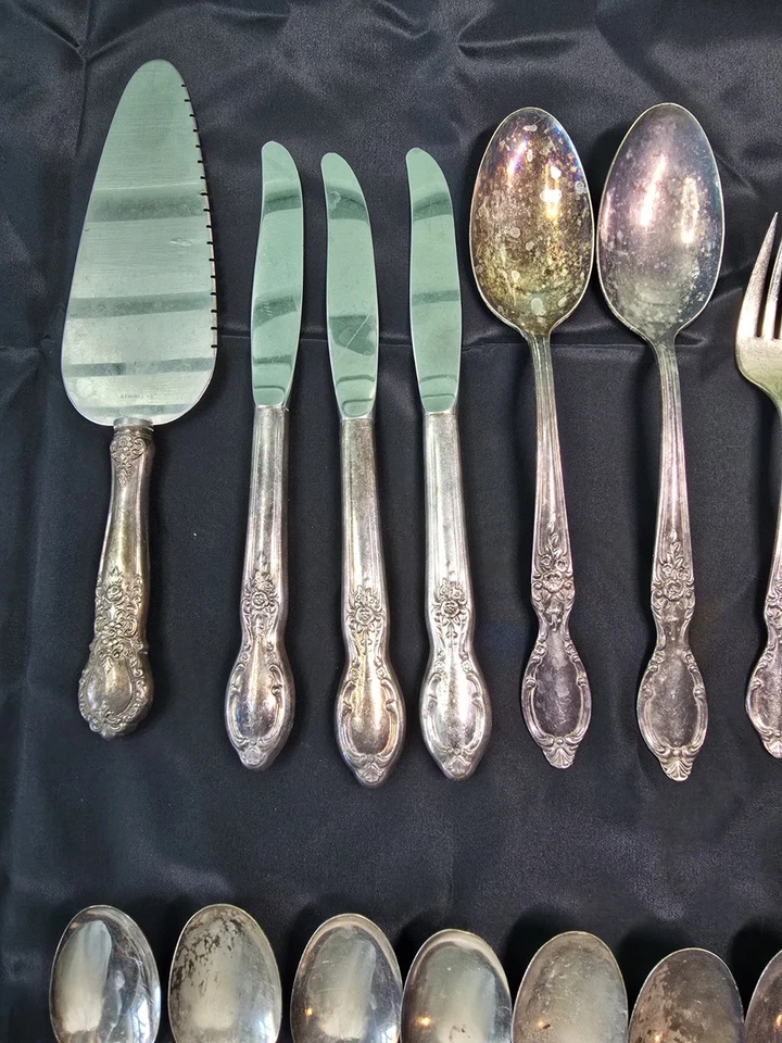 33件装Place Settings Wm Rogers IS“维多利亚玫瑰”镀银餐具 — 第 2/4 张图片