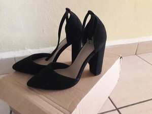 black block heels pointed