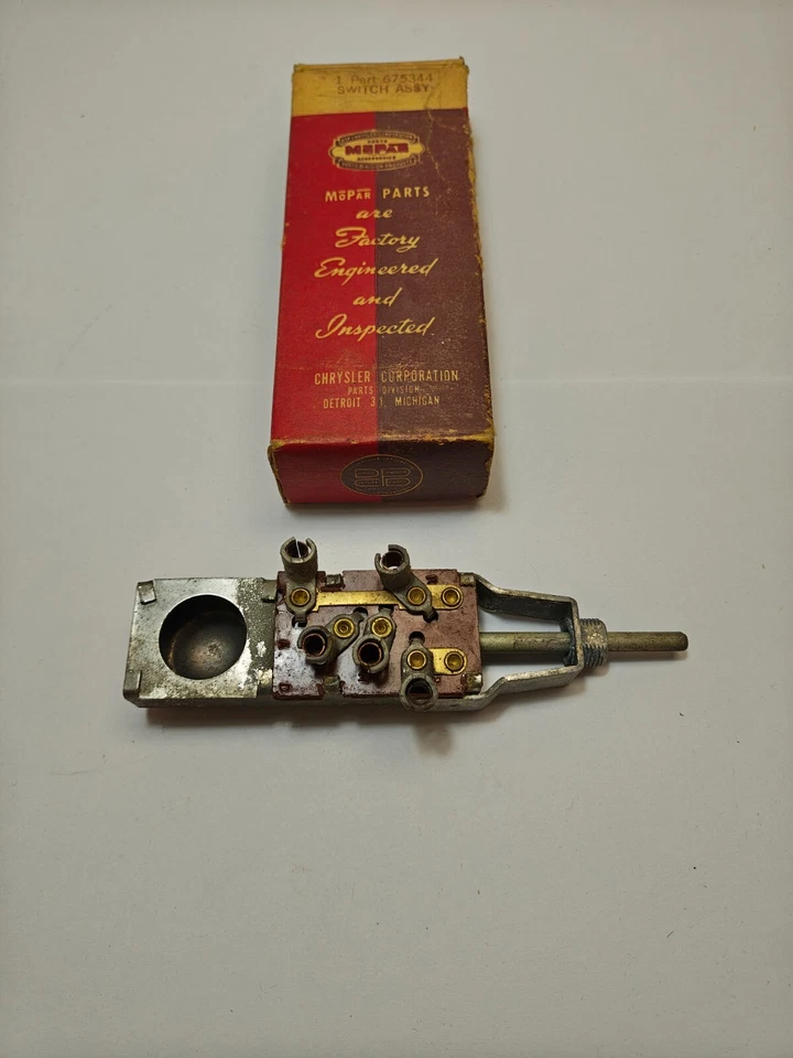 Interruptor de faros de carretera Dodge Plymouth Deluxe 1937 675344 nuevo en stock Foto 4 de 4