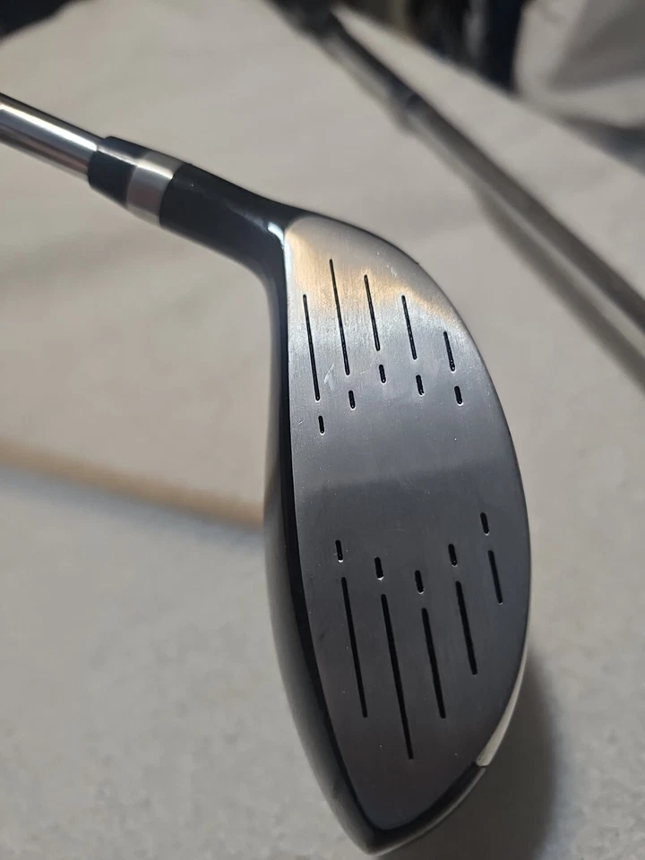 NICE STRATA FAIRWAY 3 WOOD 15.5 DEGREE LOFT REGULAR FLEX STEEL SHAFT BY CALLAWAY - Image 2 of 4