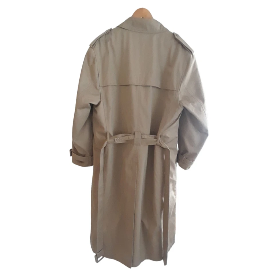 Trench coat Oleg Cassini bege marrom masculino tamanho 44 regular com cinto e forro - Imagem 2 de 4