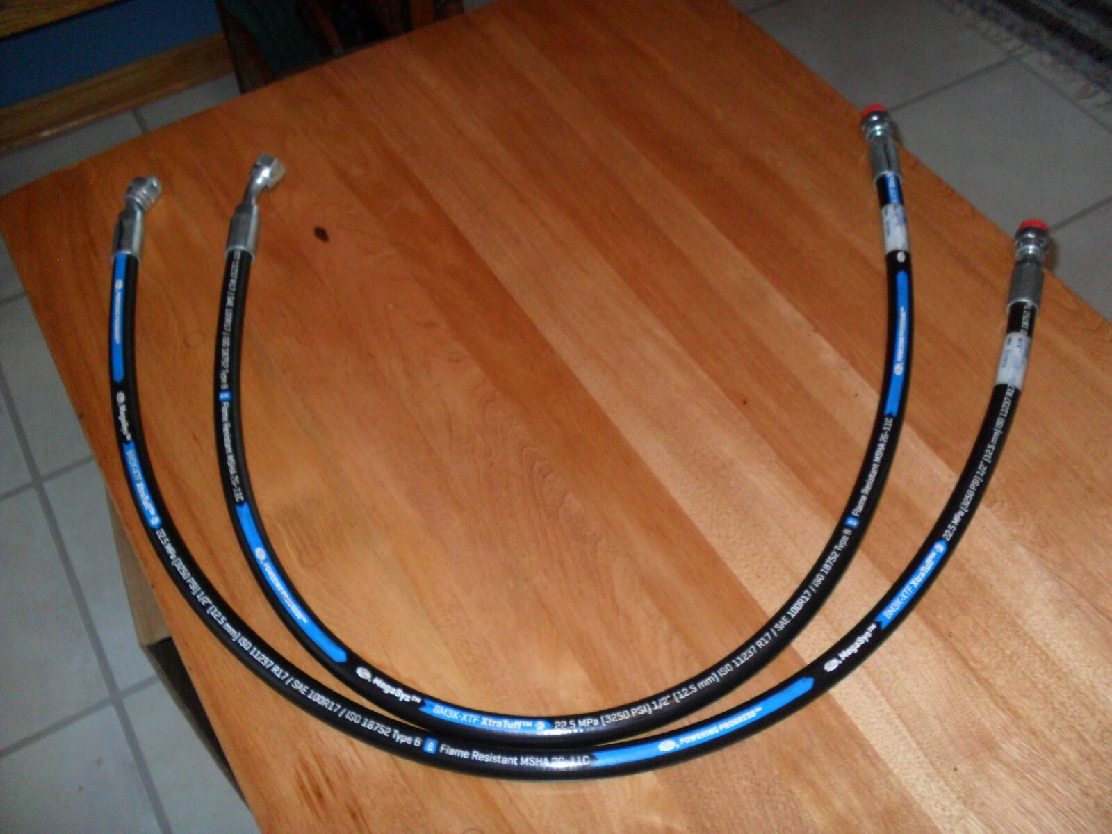 GATES TORO HYDRAULIC HOSES, 50", 3250 PSI, 1/2" ISO 11237 R17