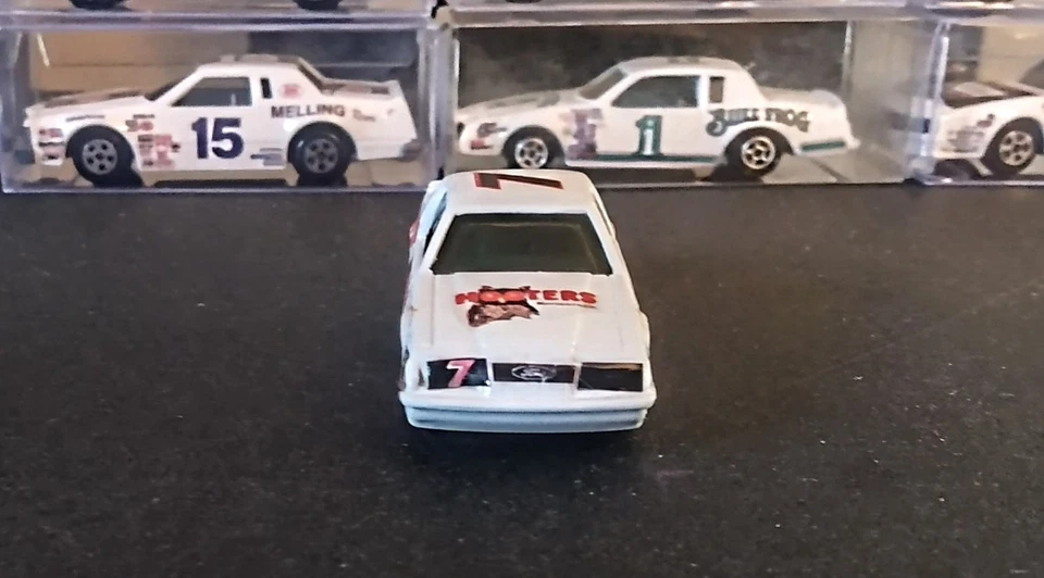 Винтажный Ertl 1/64 nascar #7 Hooters Thunderbird - Изображение 4 из 4