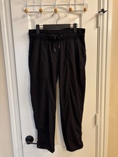 Lululemon Womens Dance Studio Mid Rise Crop Black Size 8