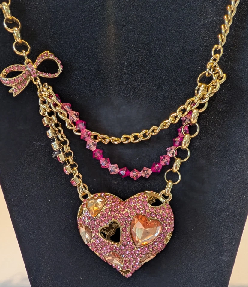 Collar Corazón Hinchado Vintage Betsey Johnson Rosa Estrás con Pendientes a Juego Foto 2 de 4