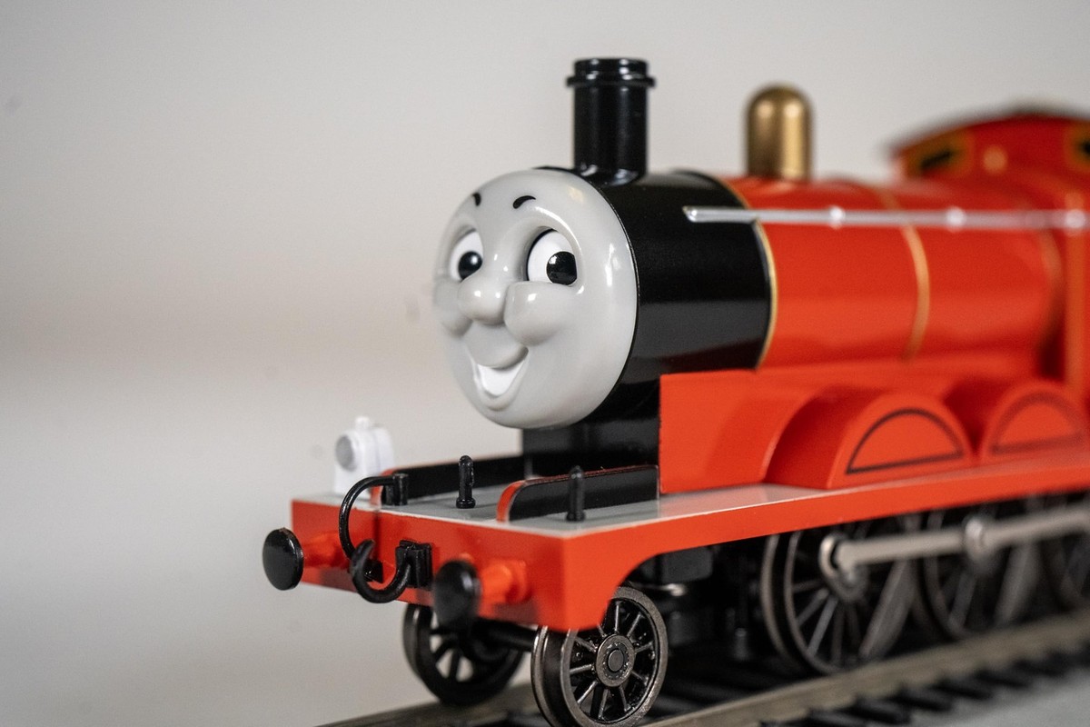 Bachmann HO Scale Thomas Moving Eyes Locomotive Train - Red for