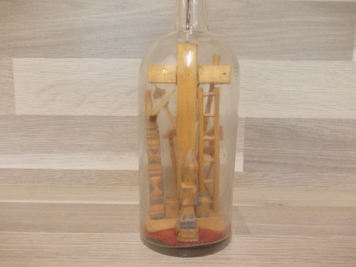 EINGERICHT Kreuz Kruzifix in Glasflasche Glassturz aus Kirche sakral kuriosität - Bild 3 von 4