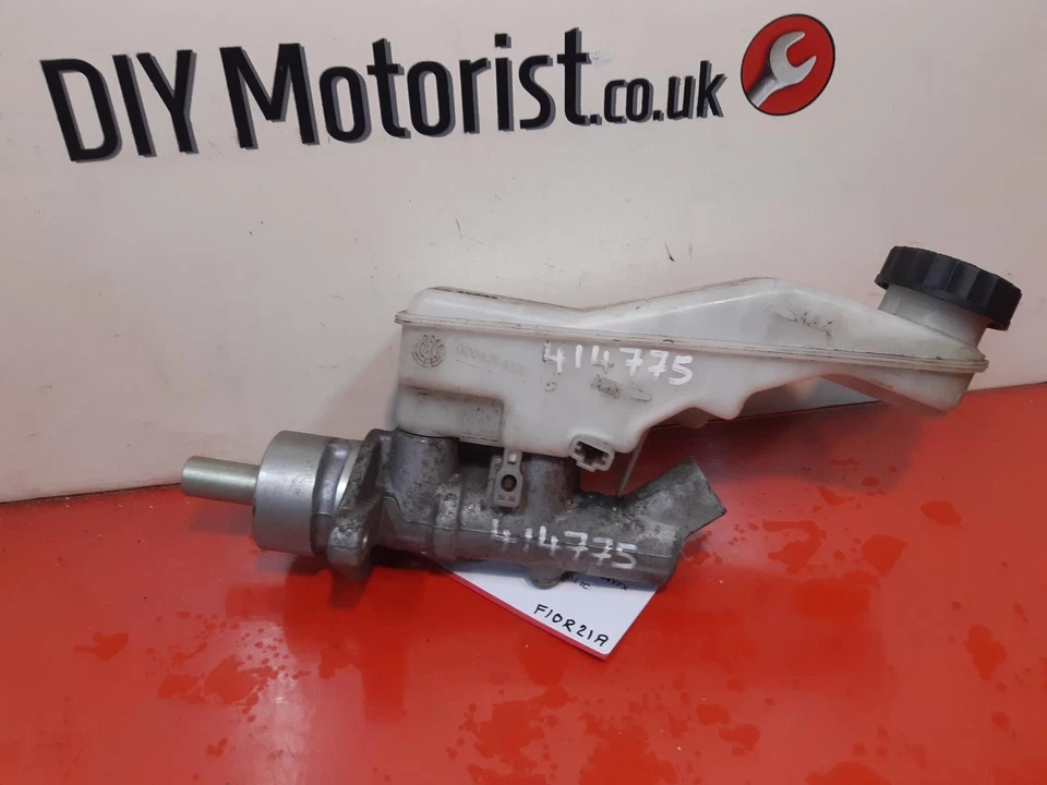  TOYOTA COROLLA VERSO Brake Master Cylinder  2004 - Image 2 of 4