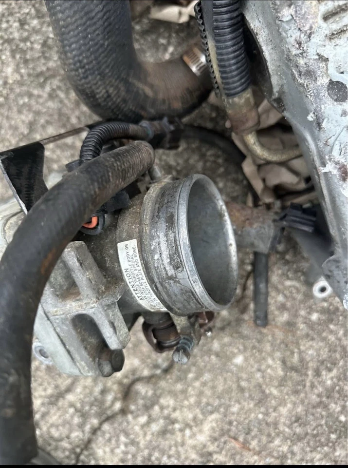 Colector de admisión Ford GT40. Juego de cuerpo e inyectores del acelerador superior e inferior Foto 4 de 4