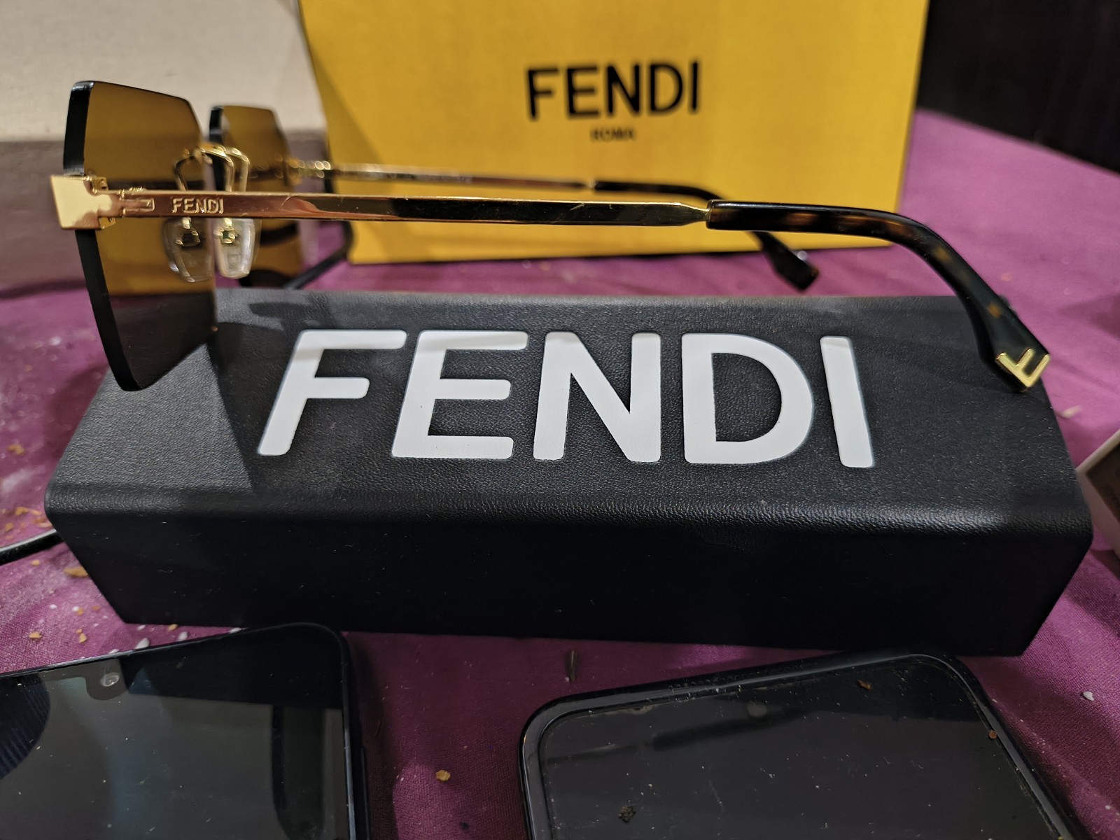 Stylish UV Protection Sunglasses for Men and Women-image