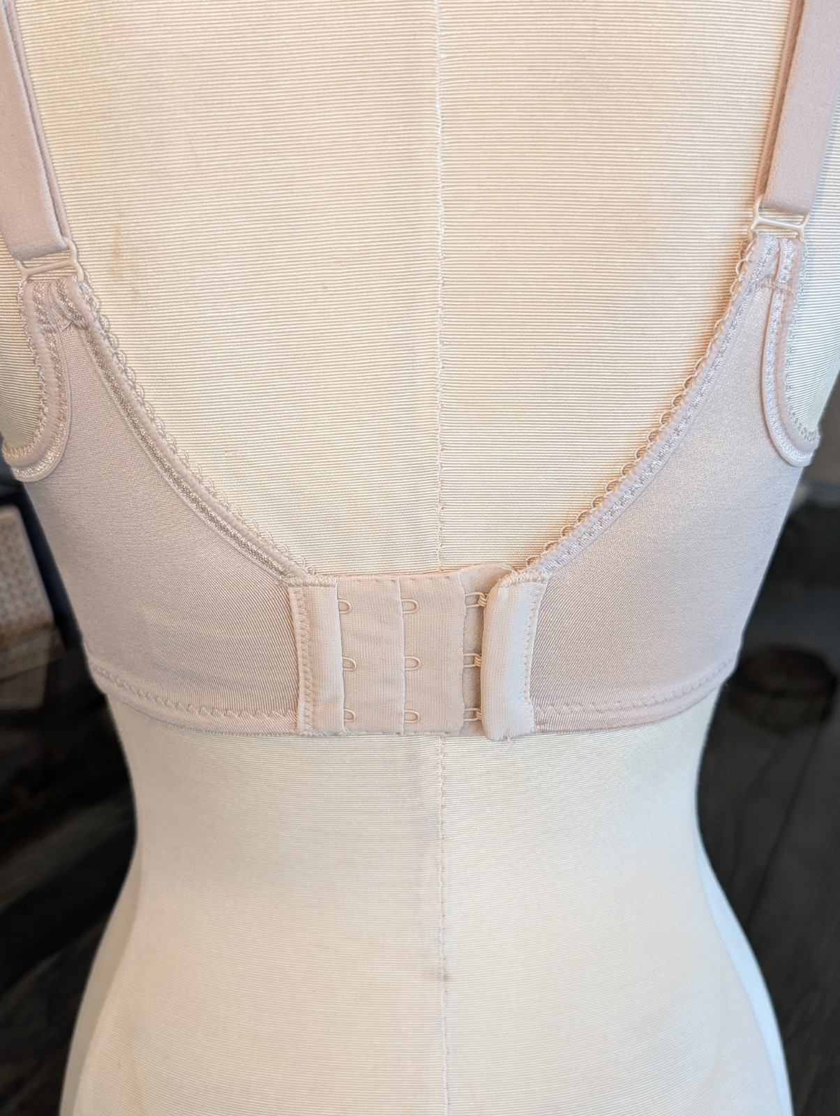 Wacoal 32DD Basic Beauty Seamless Underwire Sand … - image 5