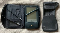 APPLE NEWTON MESSAGE PAD H1000 WITH 3 STYLUSES USED AND CHARGING STATION 1993