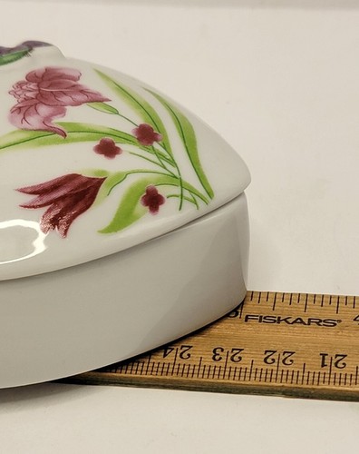 Heart Shaped Porcelain Lavender blue & green Hummingbird Flower Trinket Box - Picture 11 of 11
