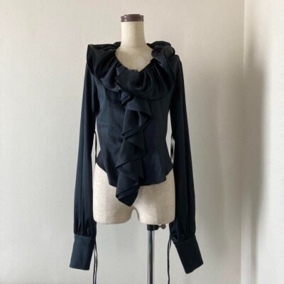 alice auaa アリスアウアア パフスリーブトップス Alice Auaa Ruffled Long Sleeve Shirt with Ribbon Detail From