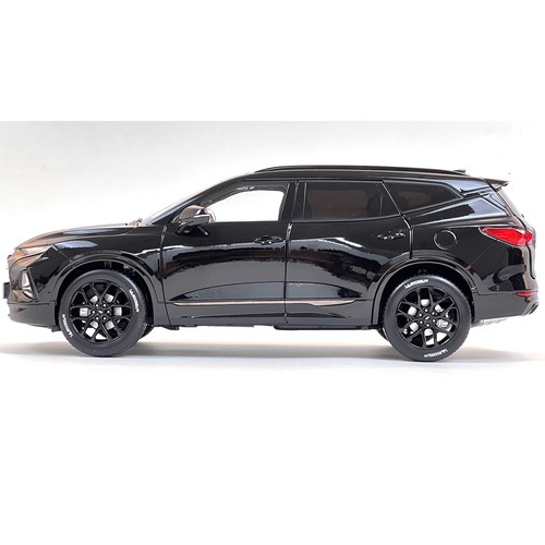 1:18 Scale Chevrolet Trailblazer RS Black Diecast Model Car Paudi Collection - Picture 2 of 11