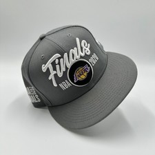 Los Angeles Lakers Collecting and Fan Guide 44