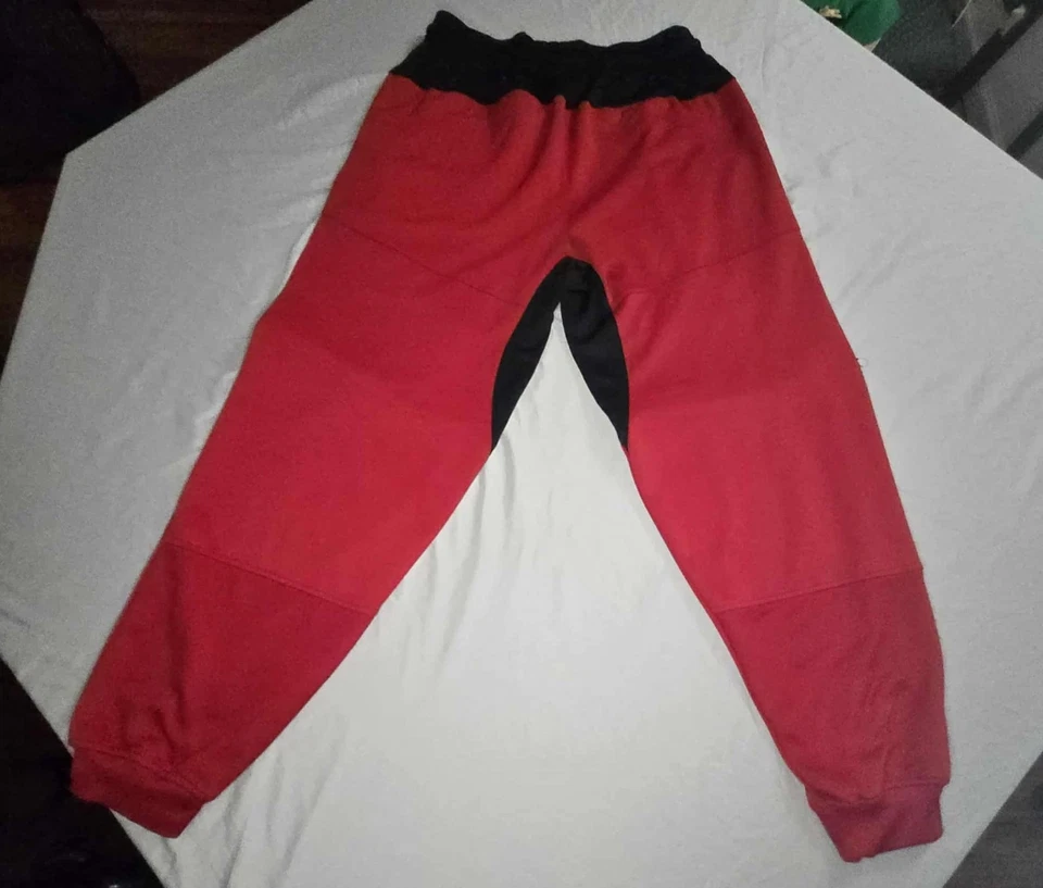 Calça jogger/tech masculina Rocawear GG vermelha, hip hop anos 90 vintage joelhos Girbaud - Imagem 2 de 4