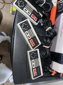 NES Nintendo Entertainment System Console W/ 3 Controller, Zapper, Storage Box