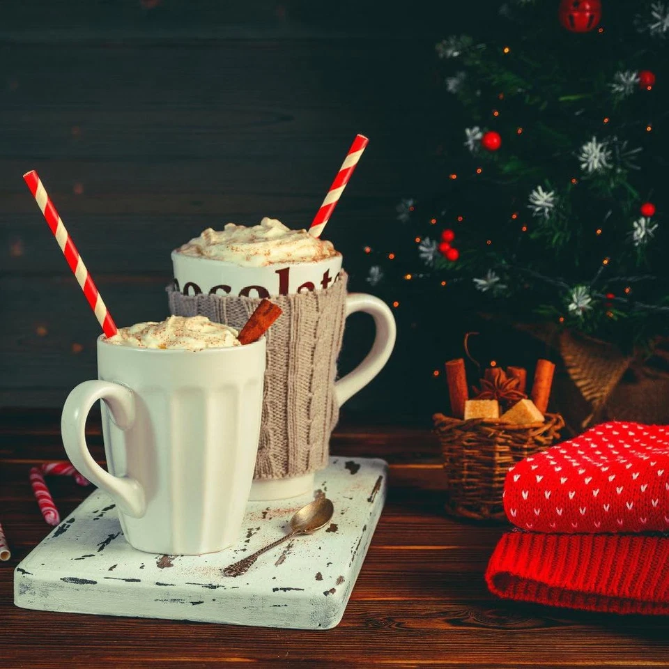 100 Red Straws, Biodegradable Red and White Striped Paper Straws for Party, Even - Image 4 of 4