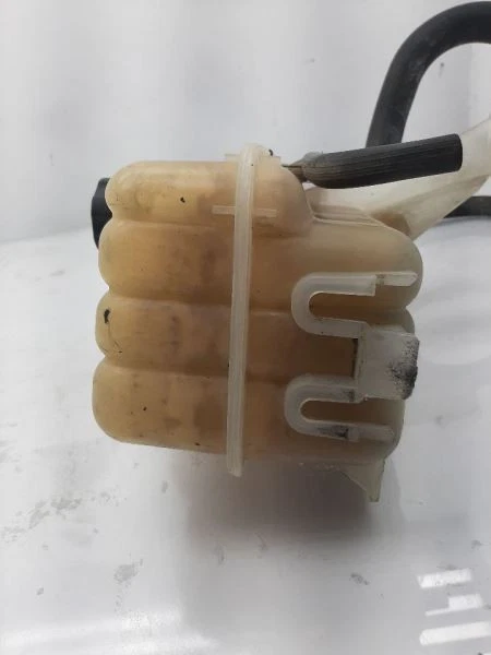 Coolant Reservoir 5.3L Fits 2002 CHEVROLET AVALANCHE 1500 15808716  - Image 4 of 4