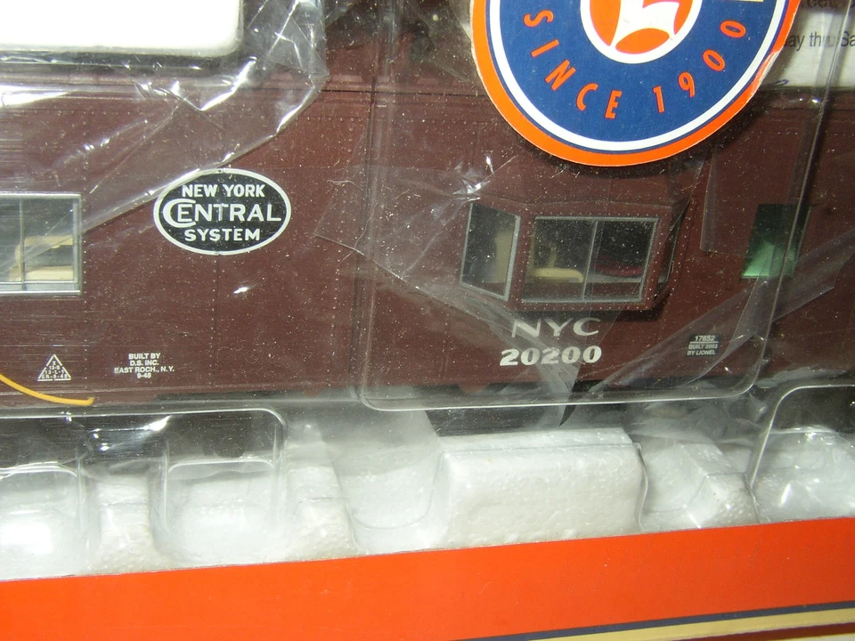 Lionel New York Central Bay Window Caboose Smoke & Light 17652 NYC 20200 NEW - Image 2 of 3