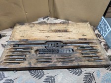 Ancien Coffret en bois d'outillage filières et tarauds