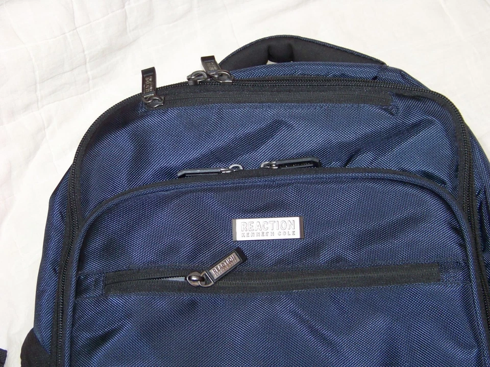 Mochila para computadora portátil Kenneth Cole Reaction - EZ-Scan - 17" x 12" x 5,5" Foto 4 de 4