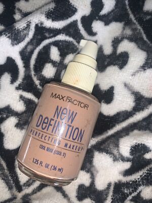 Max Factor HIGH DEFINITION Perfecting Make-up # 209 COOL BEIGE 1.25 oz. No Cap