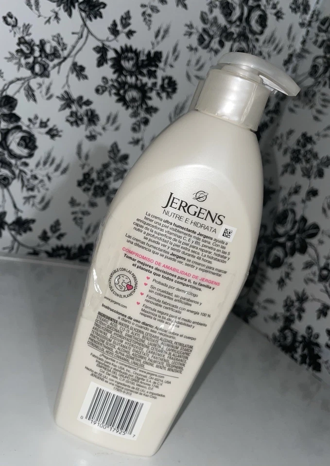 Crema hidratante para piel extra seca Jergens (paquete de 2) Foto 2 de 4