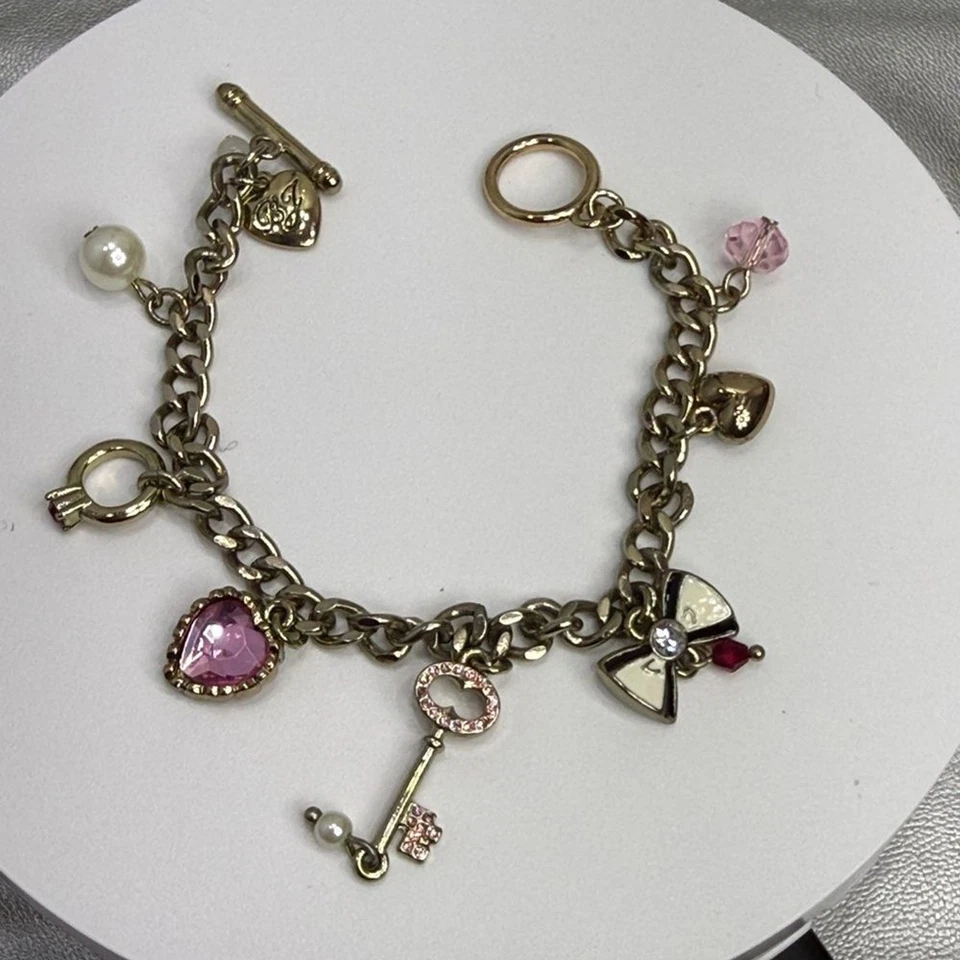 (Z4) Pulsera Betsey Johnson vintage, Y2K Charm, con 8 dijes diferentes, talla 7,5 Foto 3 de 4