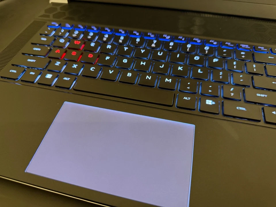 Like New Alienware x16 R1 · i9 RTX 4080 · 32GB RAM · 3TB SSD · CherryMX Keyboard - Image 4 of 4