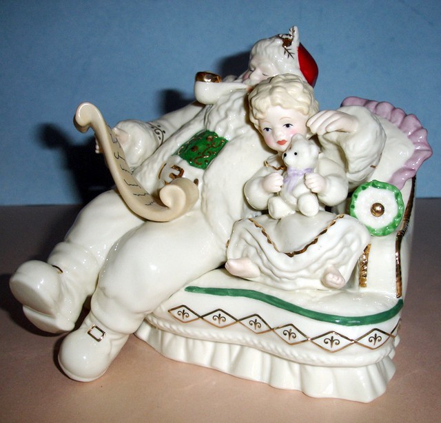 Lenox Fireplace Collection Santa Christmas Figurine w/Child 826988