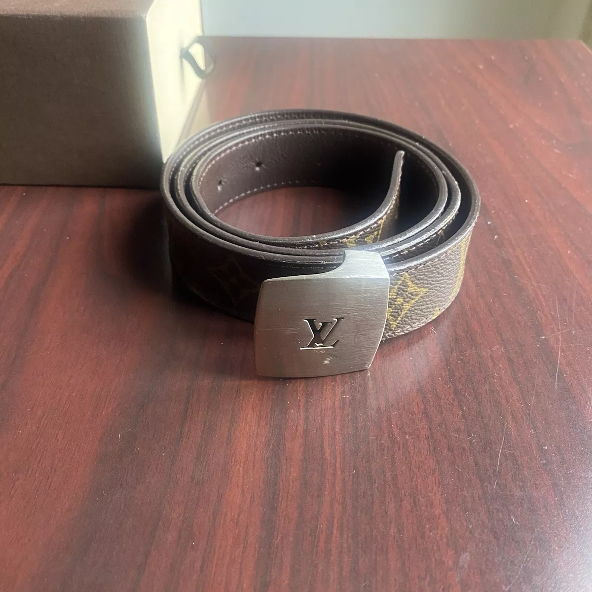 louis vuitton belt on waist