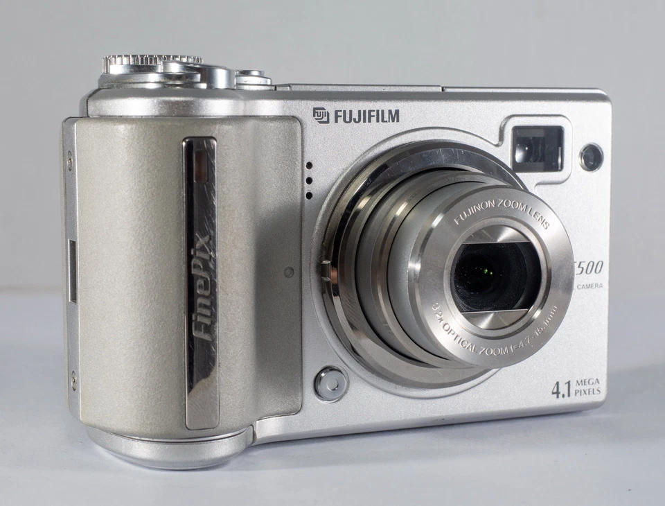 Fujifilm FinePix E500 4.1MP CCD Digital Camera - Tested & Working + xD Card - Image 4 of 4