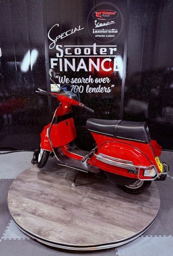 VESPA T5 MK1, SQUARE HEADLIGHT, RESTORED EXAMPLE FINISHED IN ROSSO RED - Picture 14 of 20