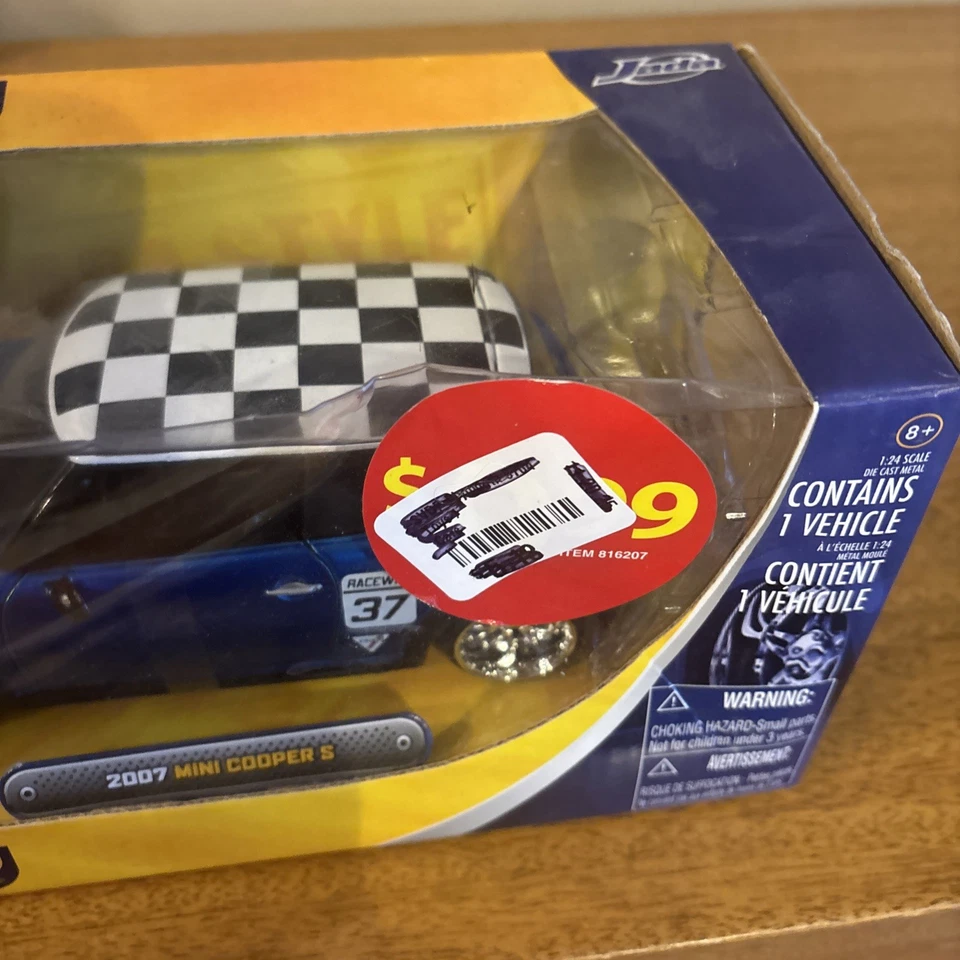 JADA DUB CITY 2007 BLUE MINI COOPER S 1:24 WITH CHECKERED ROOF New - Image 3 of 4