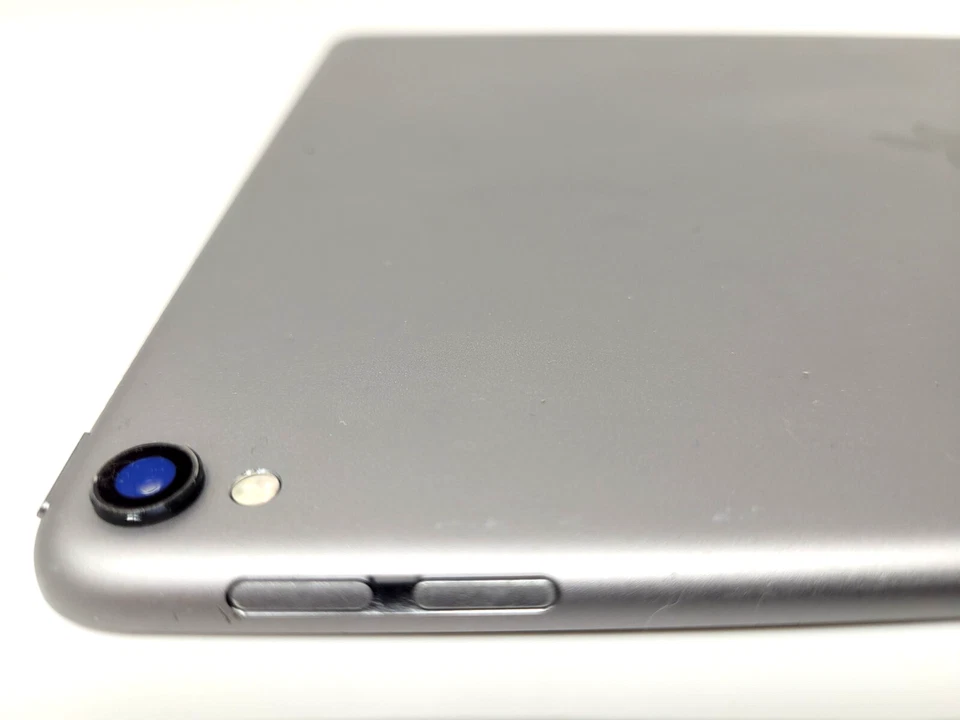 Apple iPad Pro 10.5" (A1709) 256GB, Silver, Unlocked B+ - Image 3 of 4