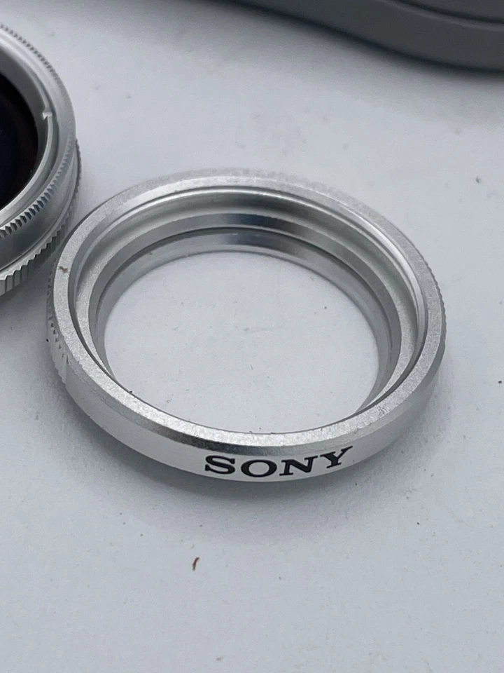 Sony Camera MC Circular Polarizer Filter & MC Protector for 25mm Lens with Case - Image 2 of 4