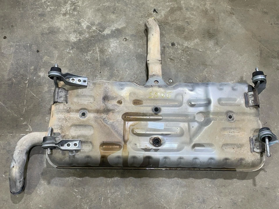 Silenciador de escape para Chrysler 200 2015 2016 2017 sedán 2,4 L 68143189AE fabricante original Foto 3 de 4