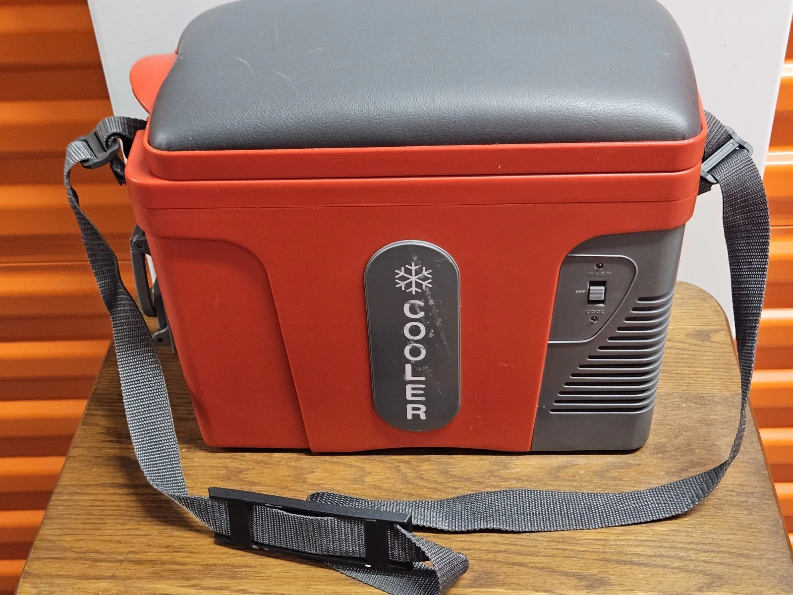 Johnlite Portable Travel Cooler Warmer Drink Holders Padded Arm Rest Red Electri
