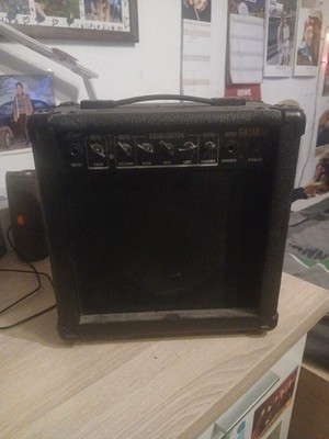 Plus Gitarre Und Verstärker Insgesamt 300   . Ist Noch Nagelneu Kaum Benutzt