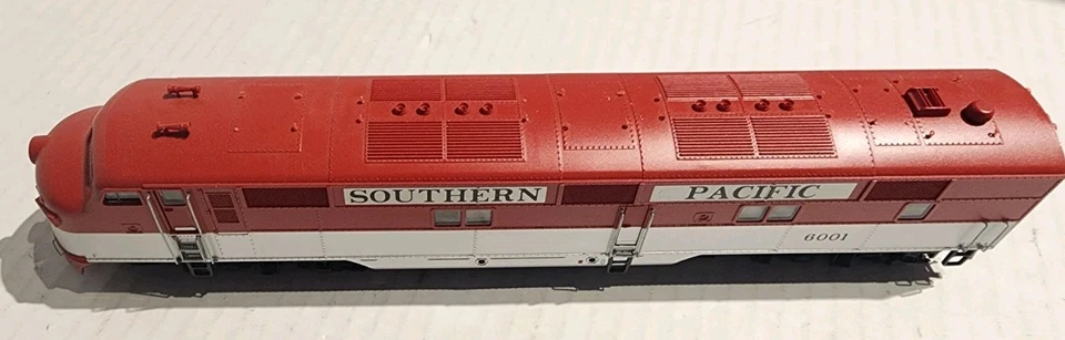 Life-Like Proto 2000 HO Scale E7 Locomotive Southern Pacific #6001 - Image 2 of 4