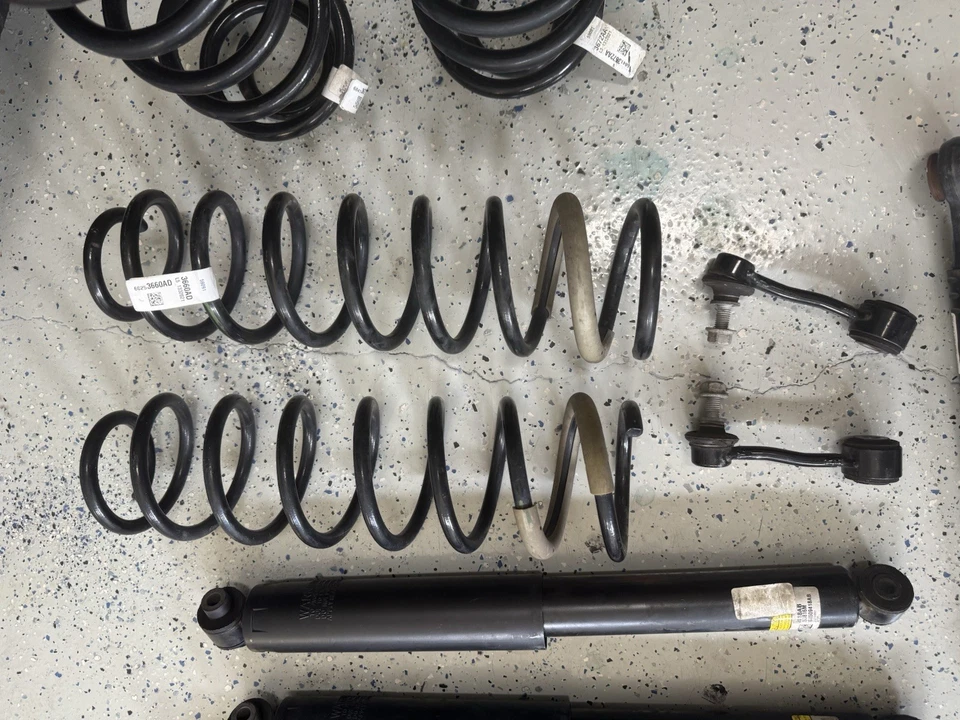 Jeep Wrangler JL/JLU OEM MOPAR RUBICON Kit de elevación de suspensión de nivel - Completo Foto 2 de 4