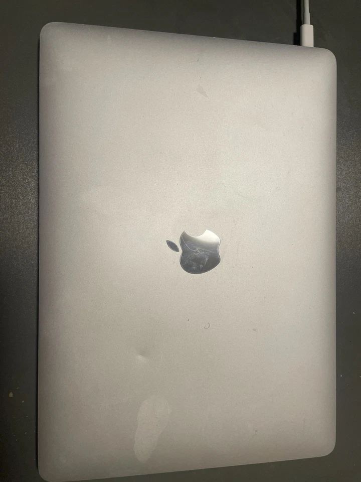 Apple MacBook Air 2018 – 13", Silber, guter Zustand