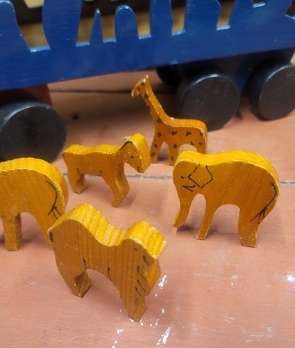 Camión de circo de animales de madera grande de 20" de colección de los años 70 con remolque y 7 animales - raro - Imagen 2 de 16